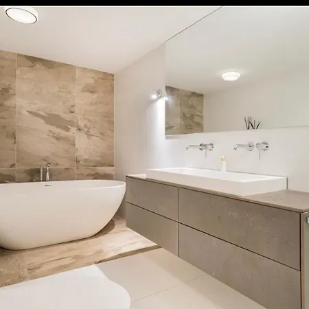 Bed & Breakfast Luxurious Studio Only 15 Minutes From Center Amsterdam